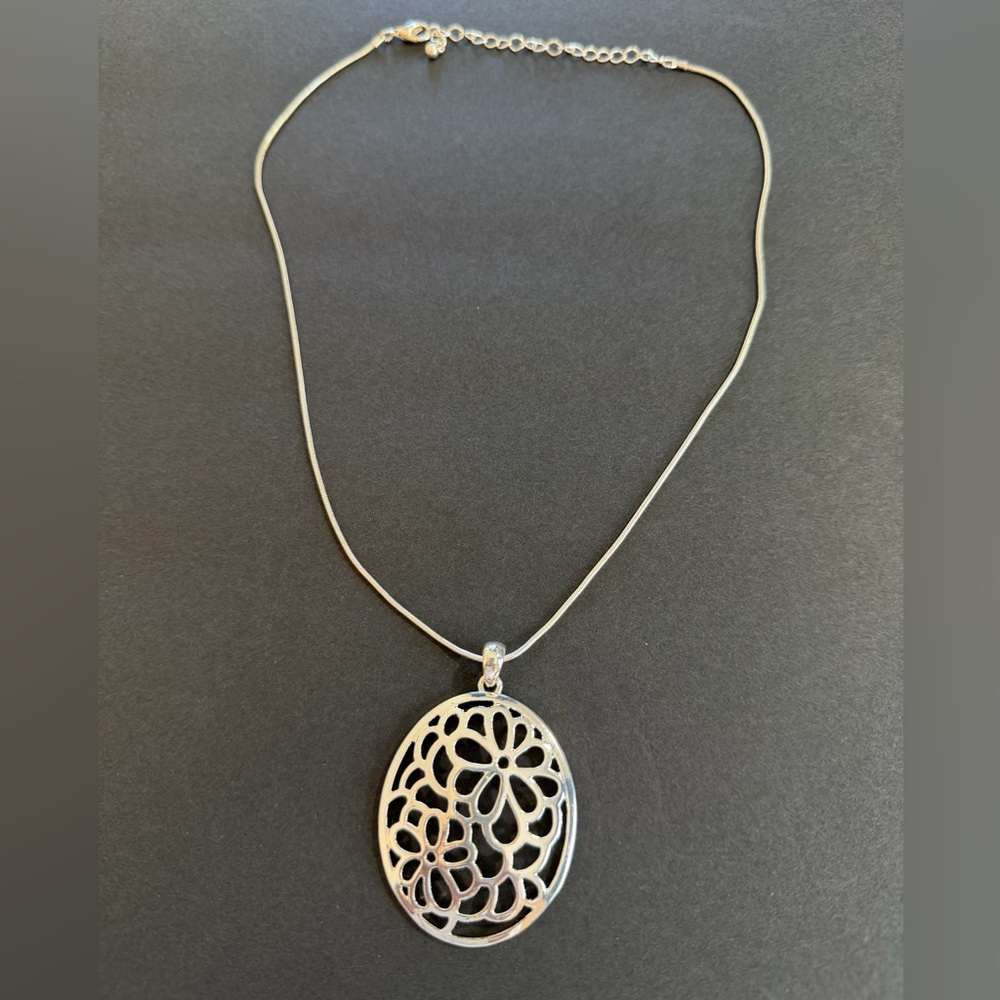 Pendant Necklace Silver Filigree - Picture 6 of 7